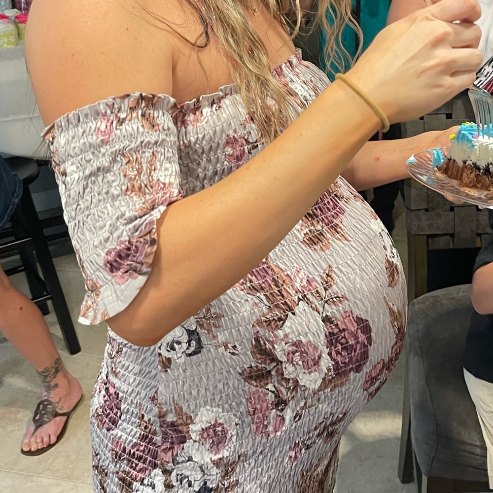 Off-Shoulder Floral Midi Dress in Gray and Mauve - Picture 3 of 3